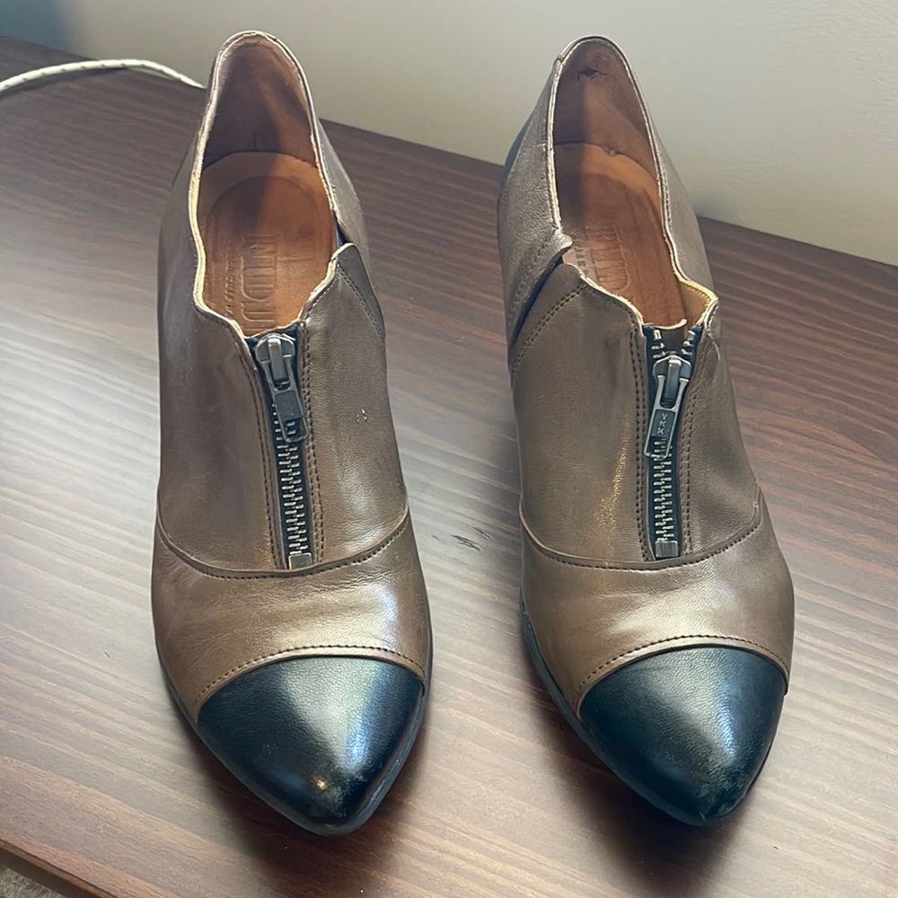 FIDJI bootie heels SIZE 39 or 8 / 8.5 Made in Portugal